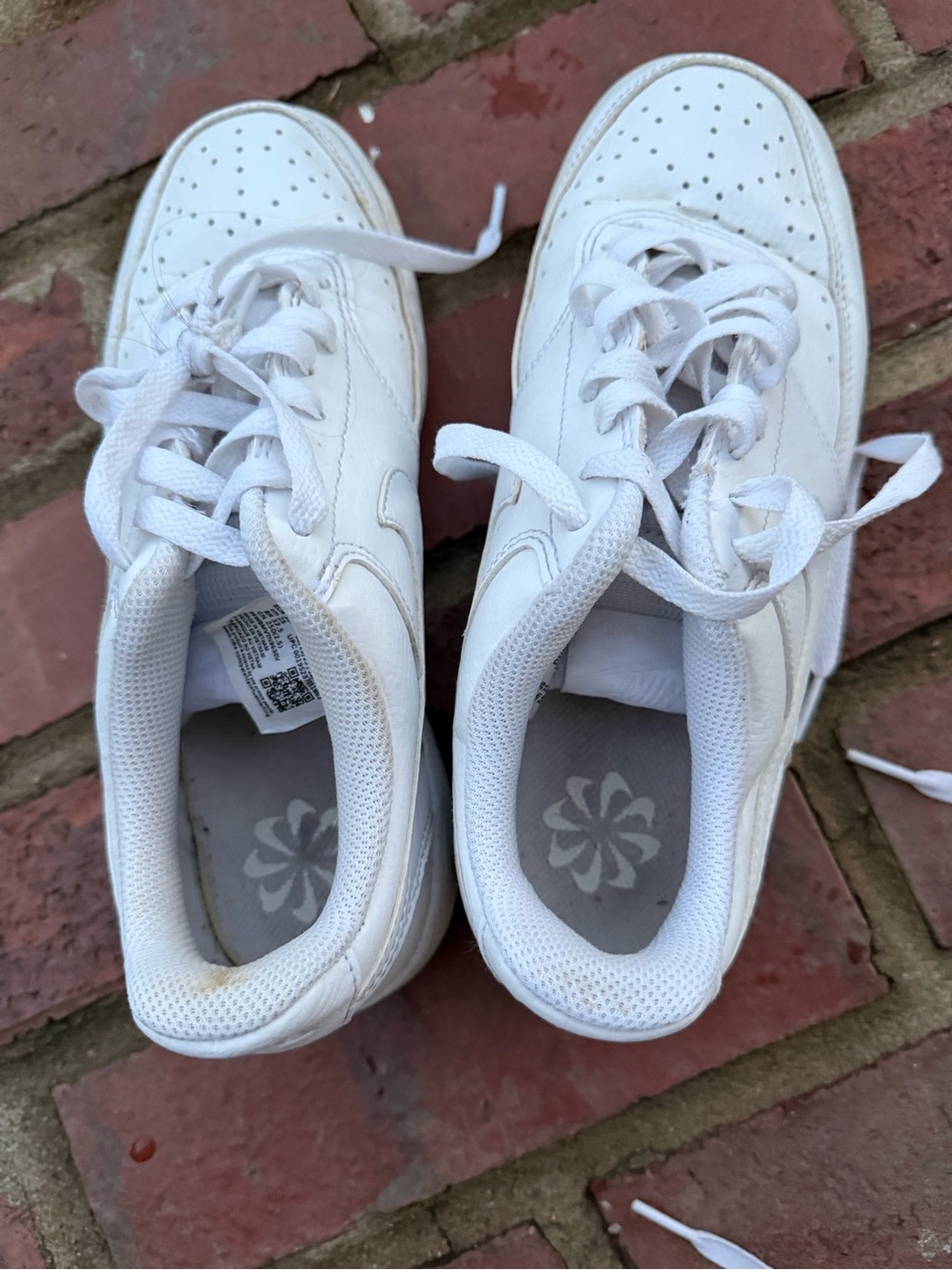 Nike White Women's Low-Top Leather Sneakers
